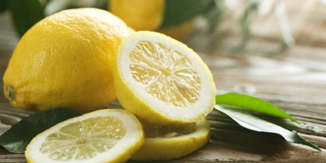 Limonu kesip içine tuzu doldurunca ortaya çıkan mucize