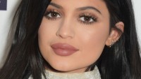 Kylie Jenner Makyajı Nasıl Yapılır