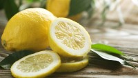 Limonu kesip içine tuzu doldurunca ortaya çıkan mucize