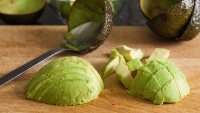 Avokadolu Elma Salatası Nasıl Yapılır?